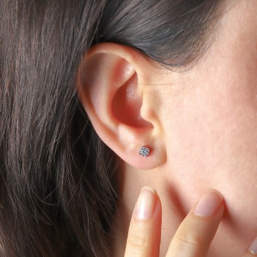 14 Ayar Beyaz Altın Tektaş Pimli Küpe